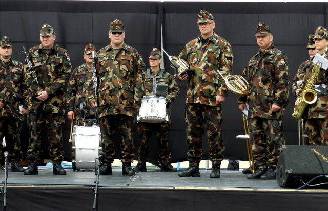 Katonai toborzás Berettyóújfaluban 01